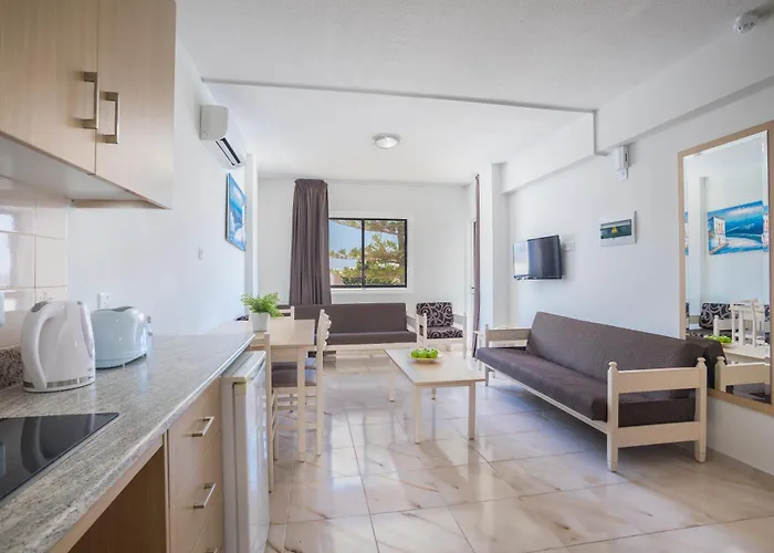 Christabelle Apartmanhotel Ajía Nápa